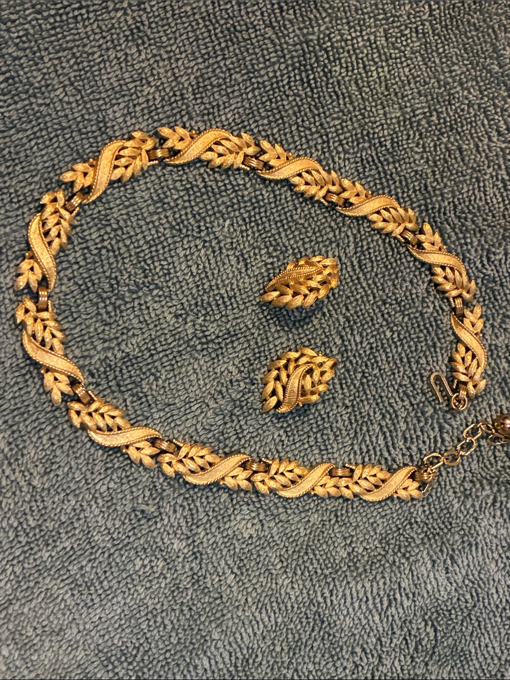 Trifari Vintage Gold Leaf-Style Necklace and Clip Earrings Set - Women Jewelry